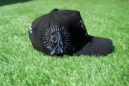Gorra Divine.