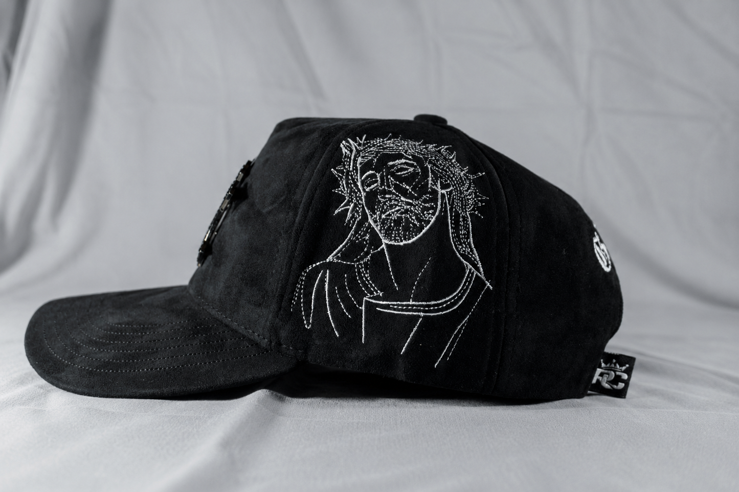 Gorra Divine.